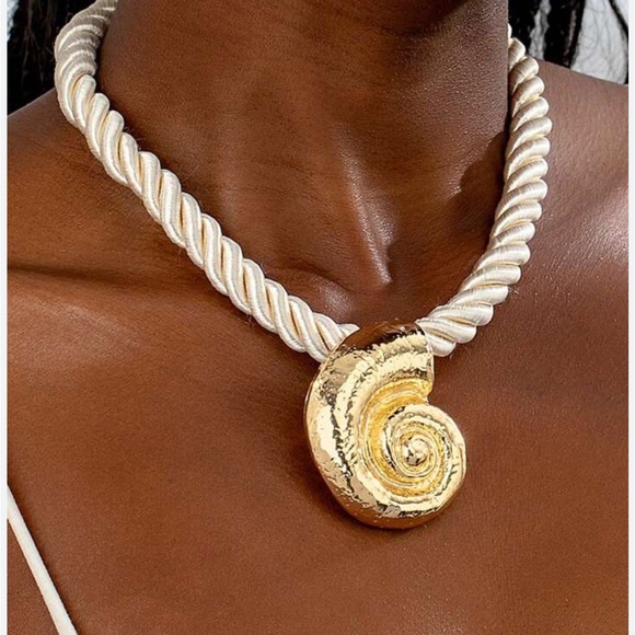 Zara Jewelry - NWOT Zara Gold Conch Shell Cord Necklace